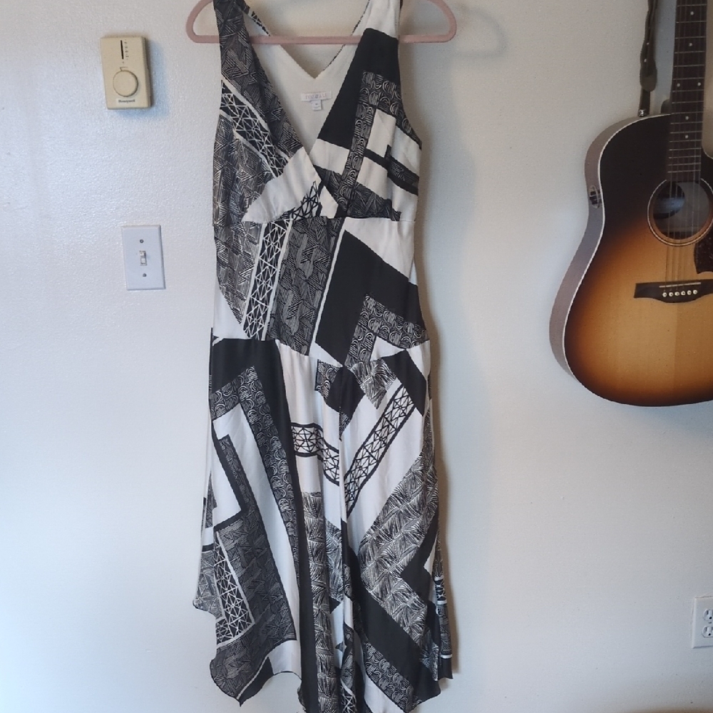Roz & Ali Black and White Asymmetrical Dress